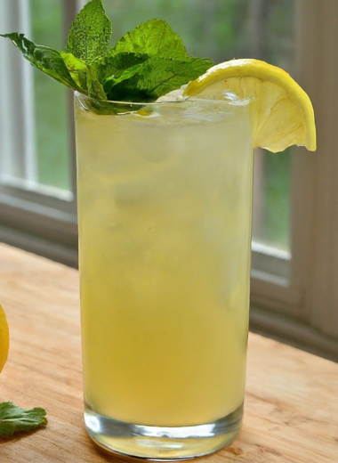Mint Lemonade with garnish
