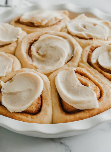 Mascarpone frosting recipe on cinnamon rolls